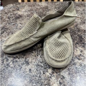 OluKai Women’s Shoes. Size 11